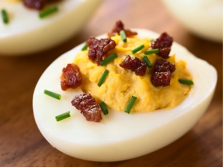 deviled eggs with bacon