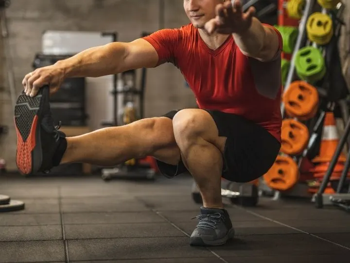 single leg squat to strengthen quads
